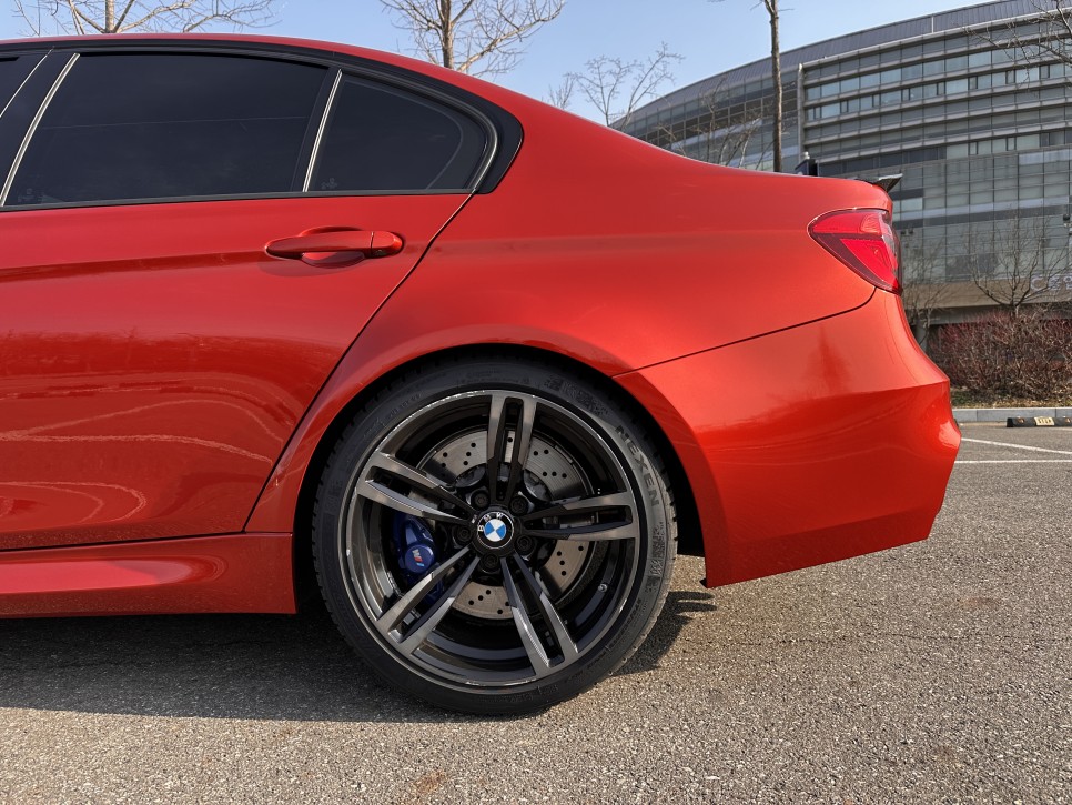 주유 1번으로 BMW M3 휠 스크래치 도색 & 복원이 가능한 명품휠스토리 인천 / 김포점