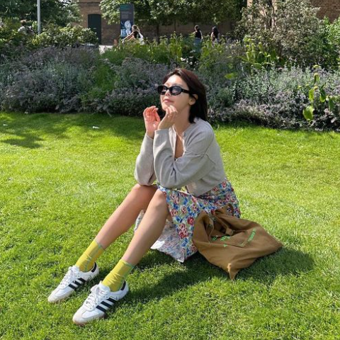 소녀시대 수영 런던 난리난 꽃무늬 봄 여름 여자 롱 원피스 브랜드 추천 원피스에 어울리는 신발 운동화 코디 가격은?