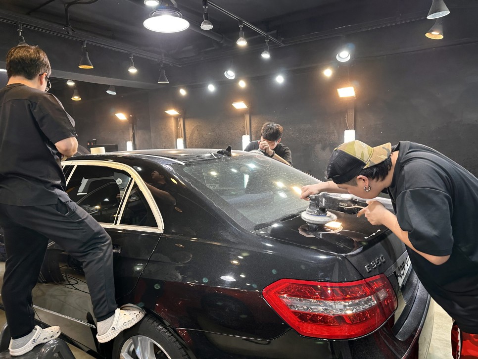성수동 & 강남 광택+유리막코팅 전문 카발렛 디테일링 손세차에서 BMW M3 수입차 관리
