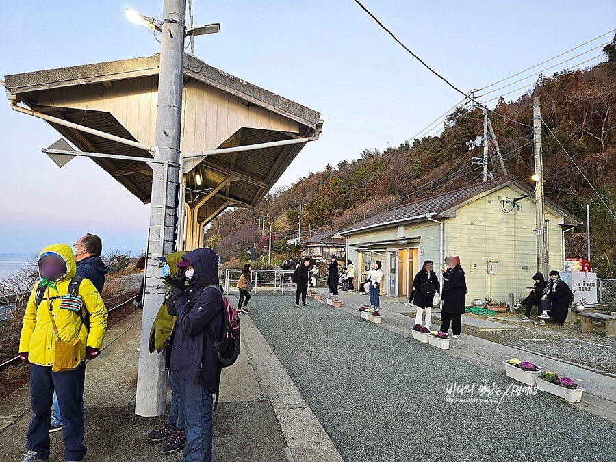 일본 소도시여행 마쓰야마 일몰명소 시모나다 바닷가 기차역
