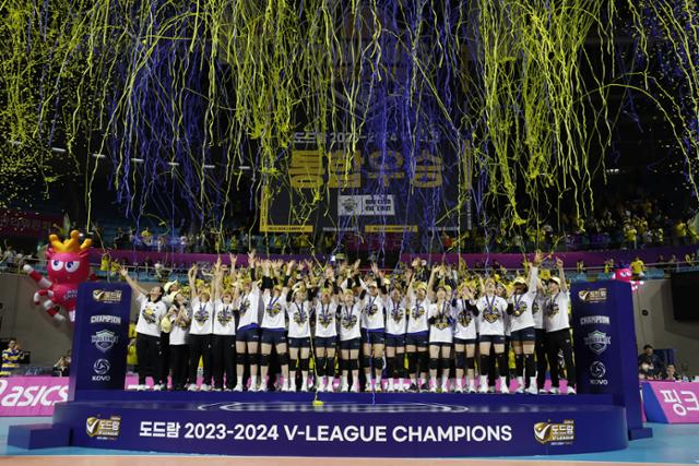 2023-2024 v리그 여자부 챔피언결정전 우승은 현대건설!