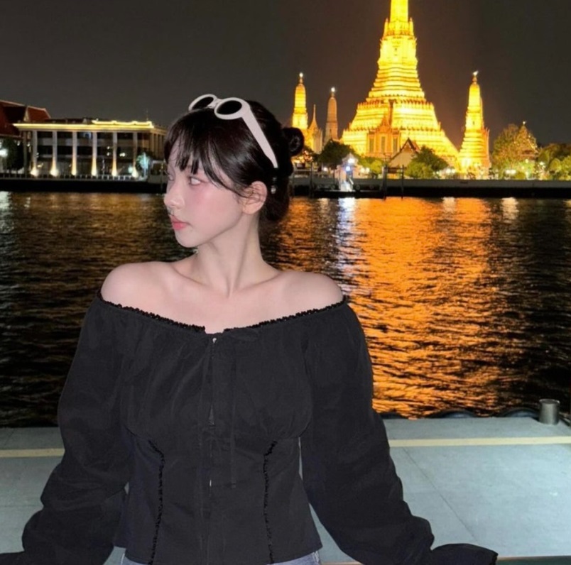 카리나 방콕여행 옷 선글라스 블라우스 오프숄더 사복패션 코디