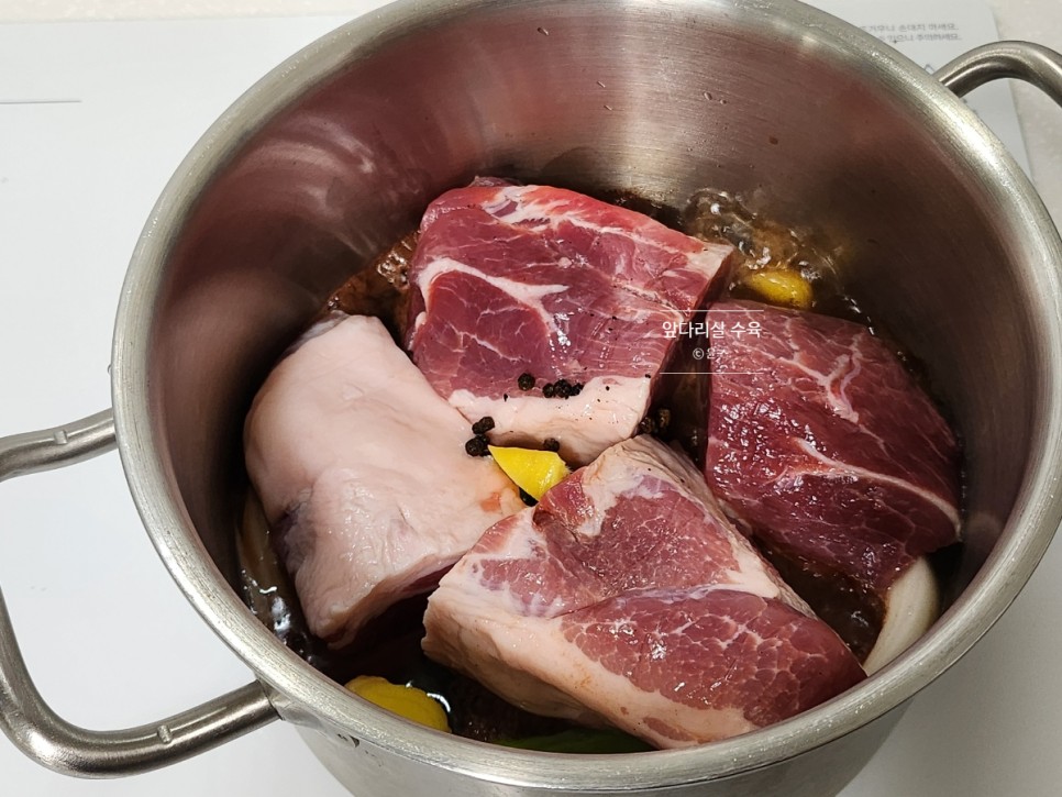 돼지고기 수육 맛있게 삶는법 와인 앞다리살 보쌈 삶는법