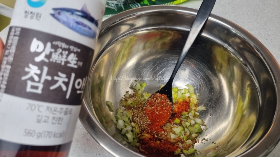 [생계형 요리] 빨간 콩나물무침 (Recipe by MJ의후다닥레시피)