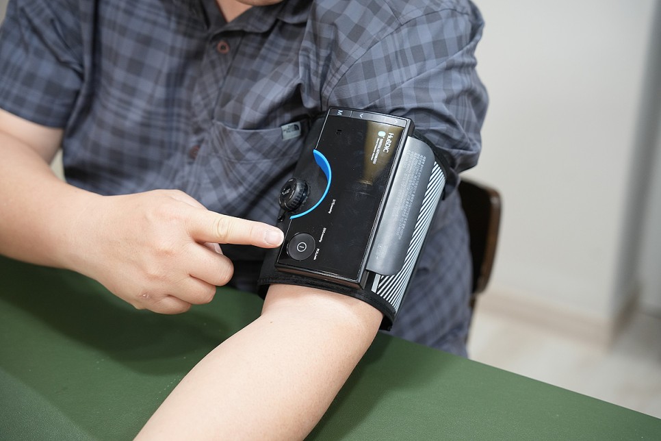 전자혈압계 휴비딕 자동혈압기 필수 가정용혈압측정기 HBP-20A