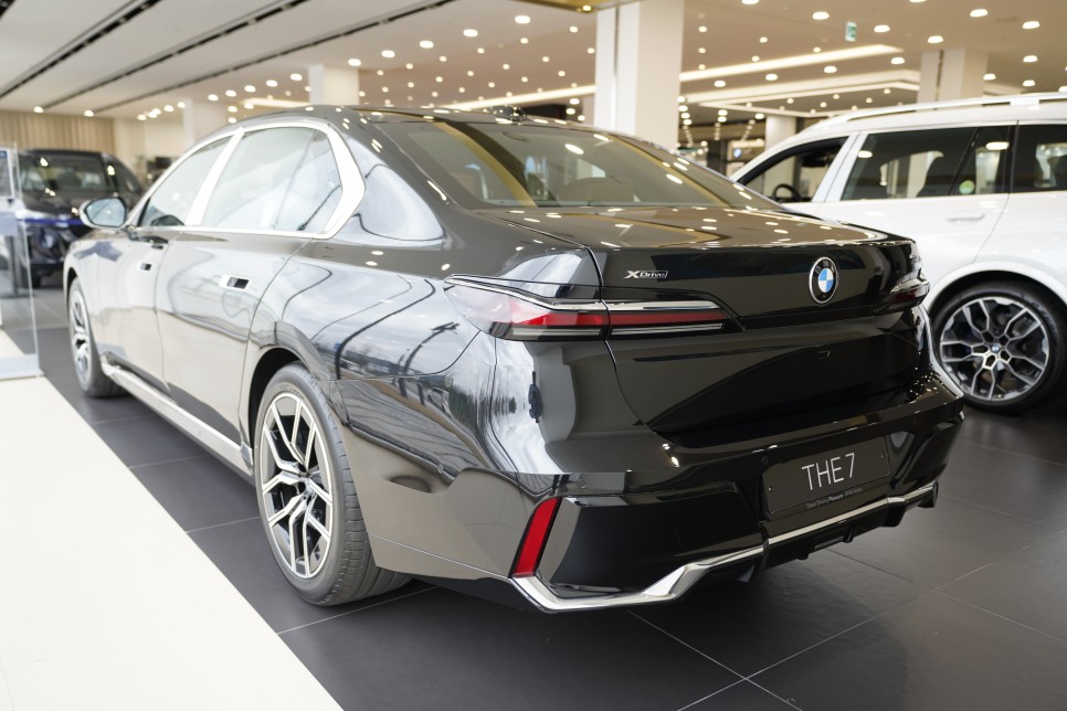 2024 BMW 7시리즈 '수입 플래그십 세단 1위' 모의견적 정보 제원 포토