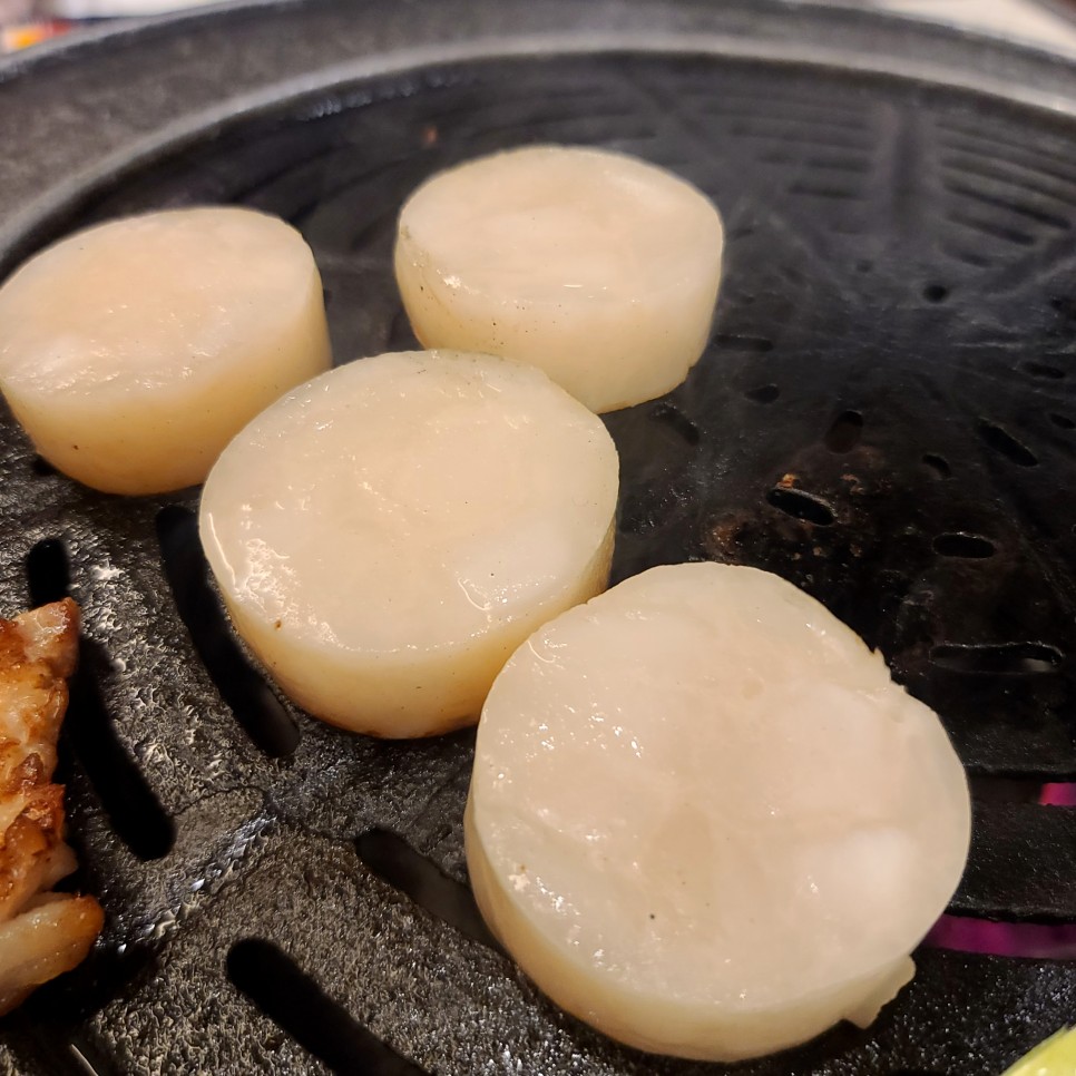 신촌 리정원 가성비 맛집 꽃삼겹살 으뜸목살 버터관자구이 치즈김치뚝배기밥