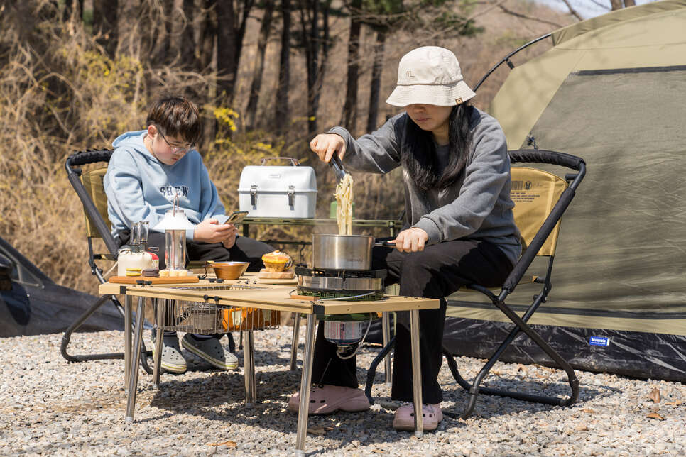 캠핑테이블 추천 이쁘기도 한 트루버 접이식 캠핑 IGT테이블 캠핑장비