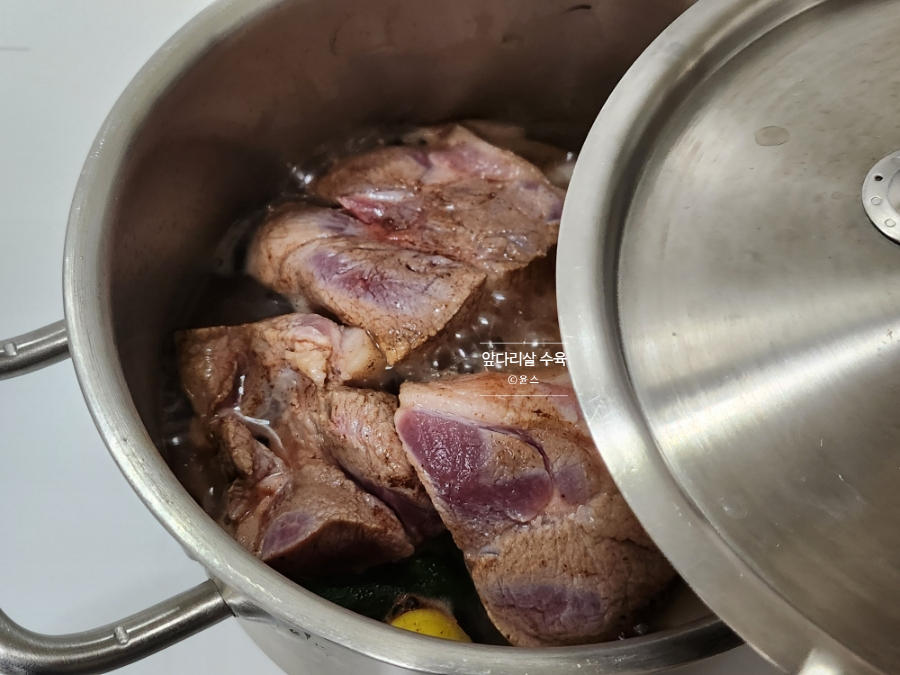 돼지고기 수육 맛있게 삶는법 와인 앞다리살 보쌈 삶는법