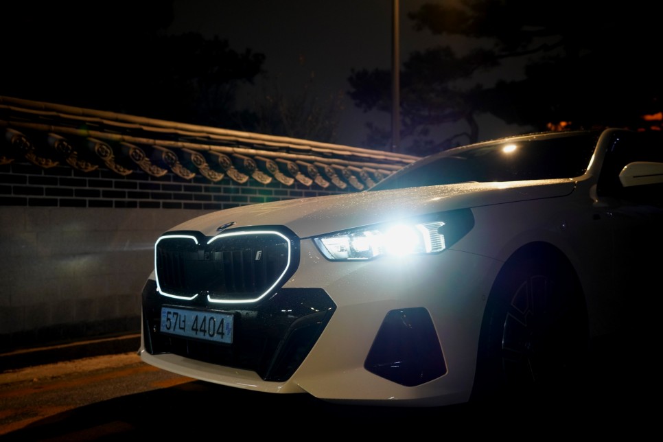 2024 BMW i5 시승기 '럭셔리한 준대형 전기차' 모의견적 제원 포토 정보