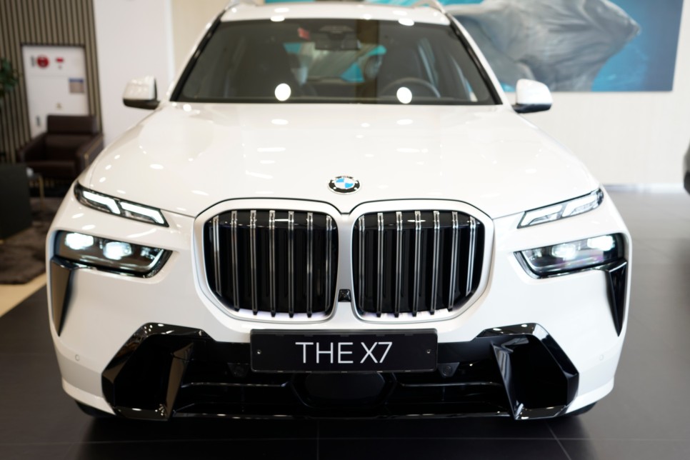 BMW X7 할인 프로모션 및 재고 정보, 매력적인 플래그십 SUV