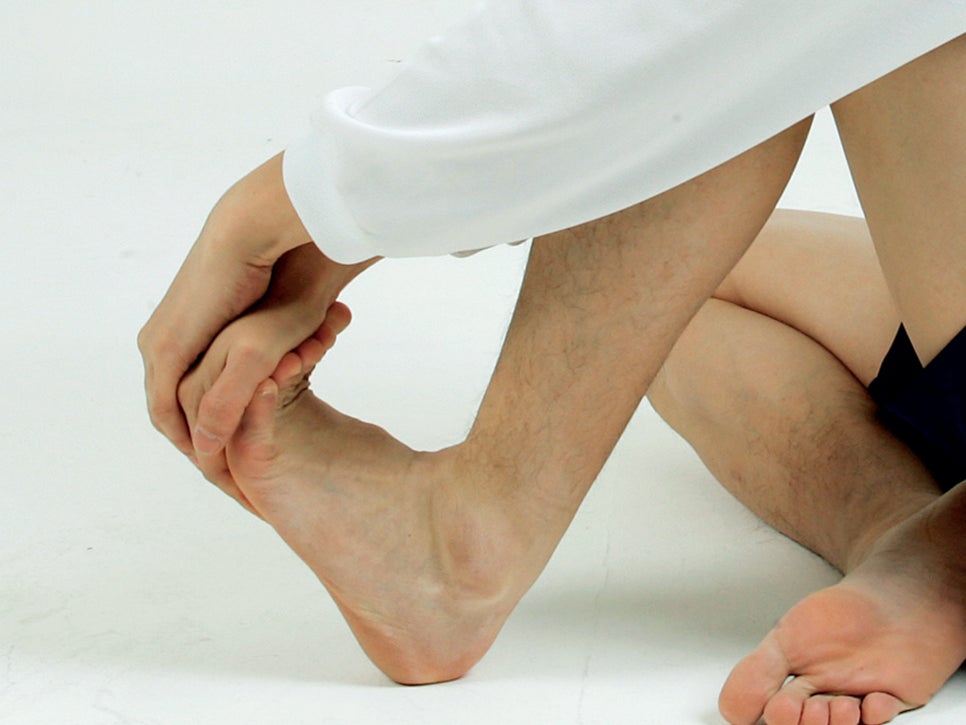 발바닥통증 원인 족저근막염 증상 및 자가 치료 방법(테이핑, 스트레칭 운동, 마사지 방법)