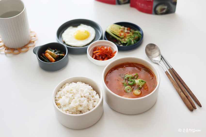 김치찌개 손쉽게 맛보는 저녁메뉴추천 두부김치찌개