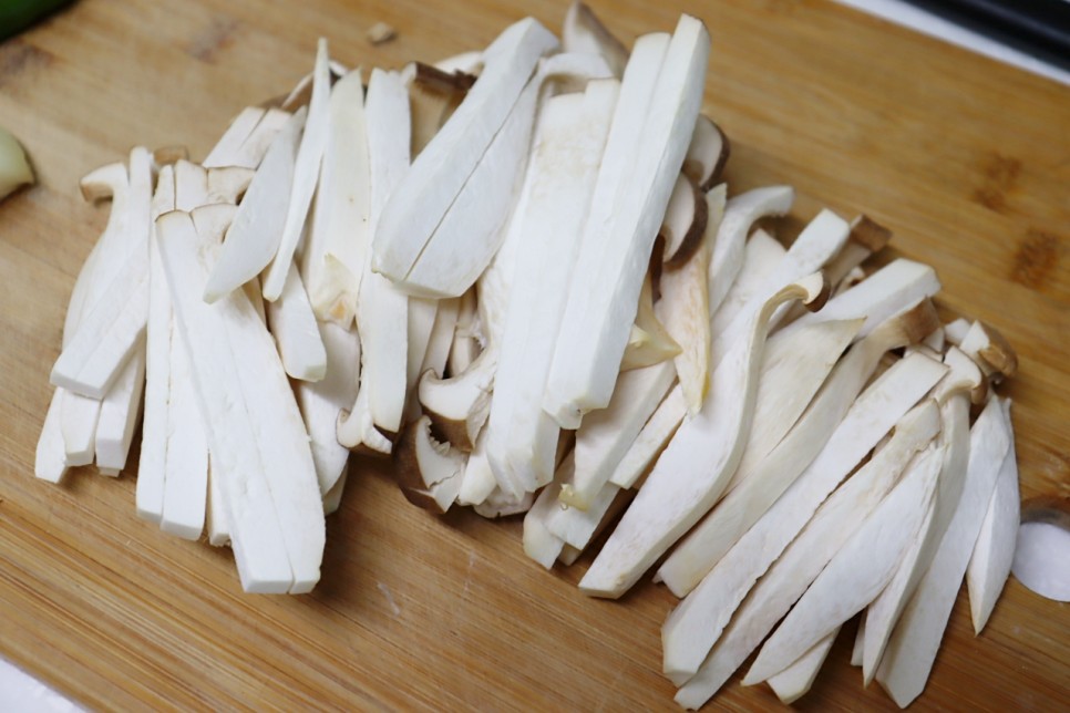 새송이버섯볶음 만드는 법 새송이버섯볶음 레시피 버섯요리 만들기 쉬운 반찬