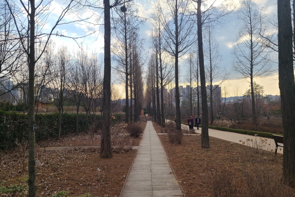 서울 푸른수목원 나들이 봄꽃이 피기 시작했어요~ 항동철길도 걸어보아요~