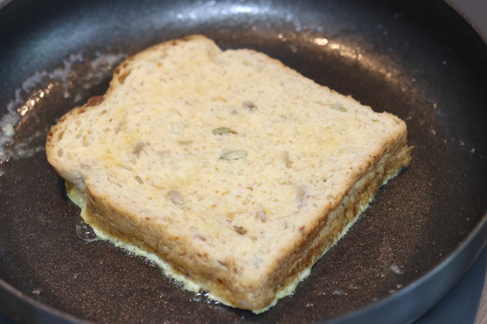 카페 프렌치 토스트 레시피 블루베리잼 버터토스트 만들기