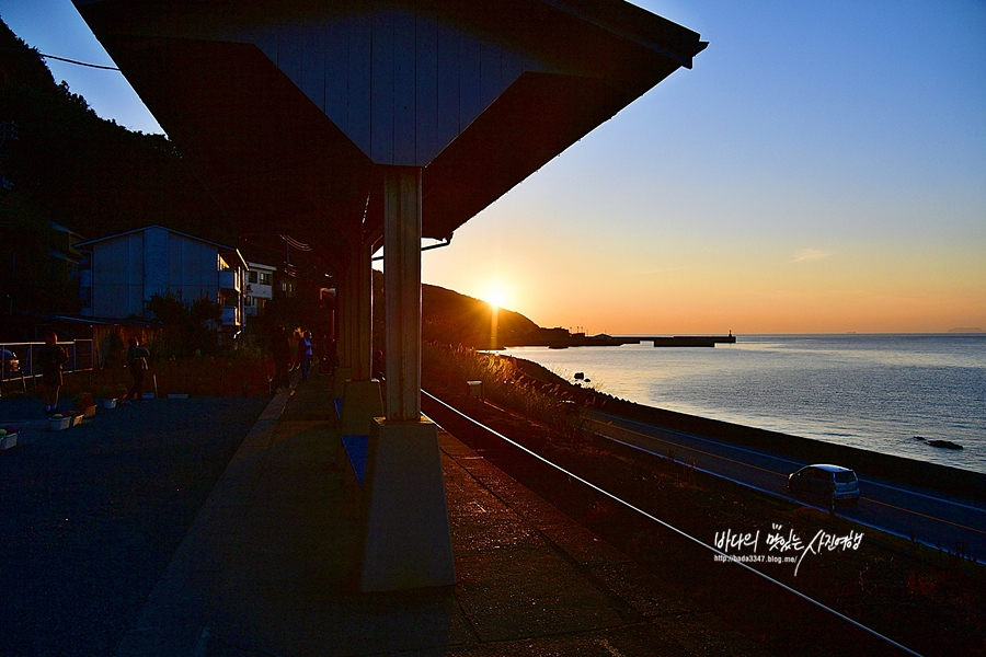 일본 소도시여행 마쓰야마 일몰명소 시모나다 바닷가 기차역