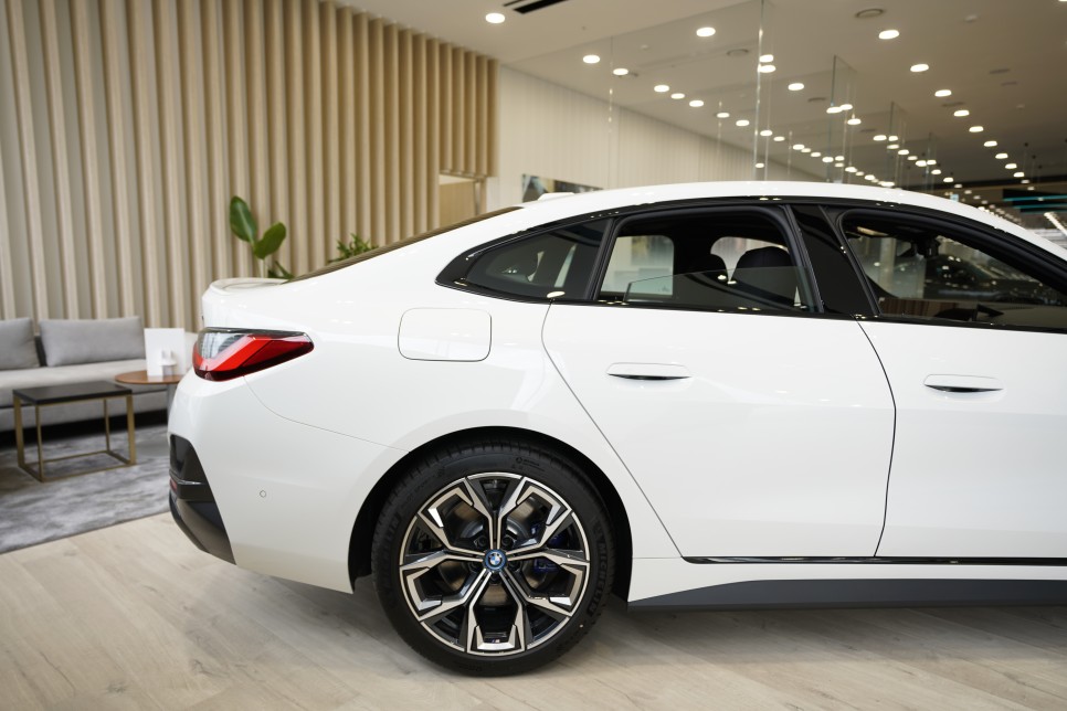 2024 BMW i4 모의견적 제원 정보, eDrive40 vs M50 모델비교 및 전기차 보조금