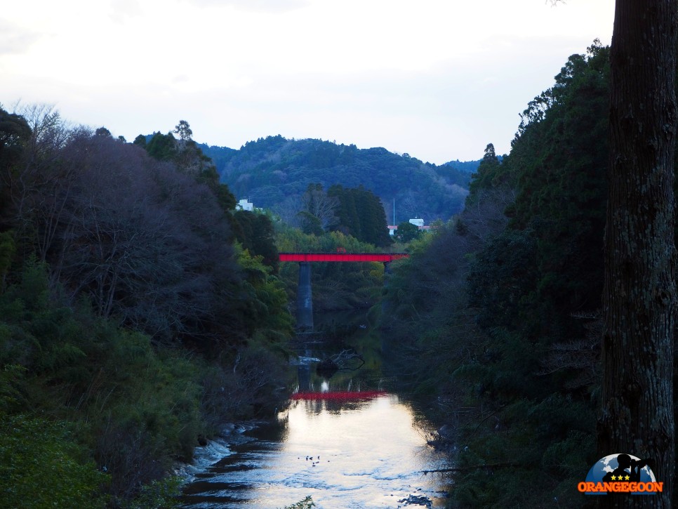 (일본 치바 / 이스미선 열차, 오타키 성) 소도시를 연결하는 사철 여행 / 산골에 위치한 오타키번의 거점. 600년전에 세워진 일본의 성
