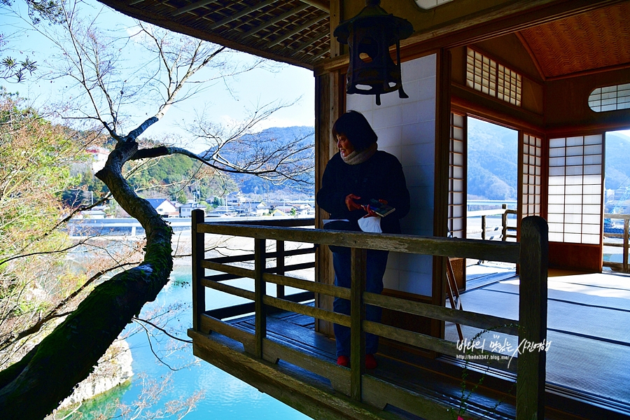 일본 소도시 여행 이요 오즈 가볼만한곳 스즈메의 문단속 오즈성과 가류산장