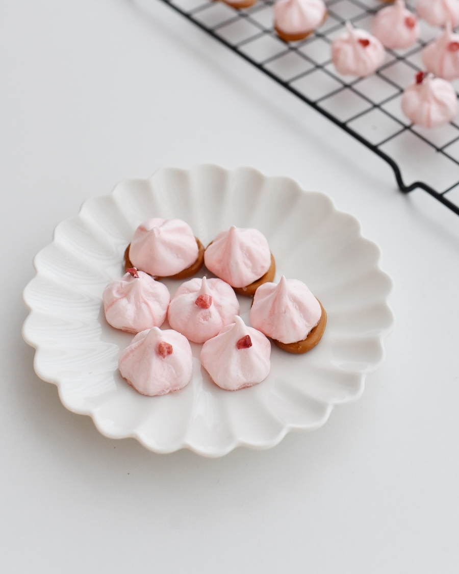 달콤 바삭한 벚꽃 머랭쿠키 만들기 에어프라이어 홈베이킹 레시피