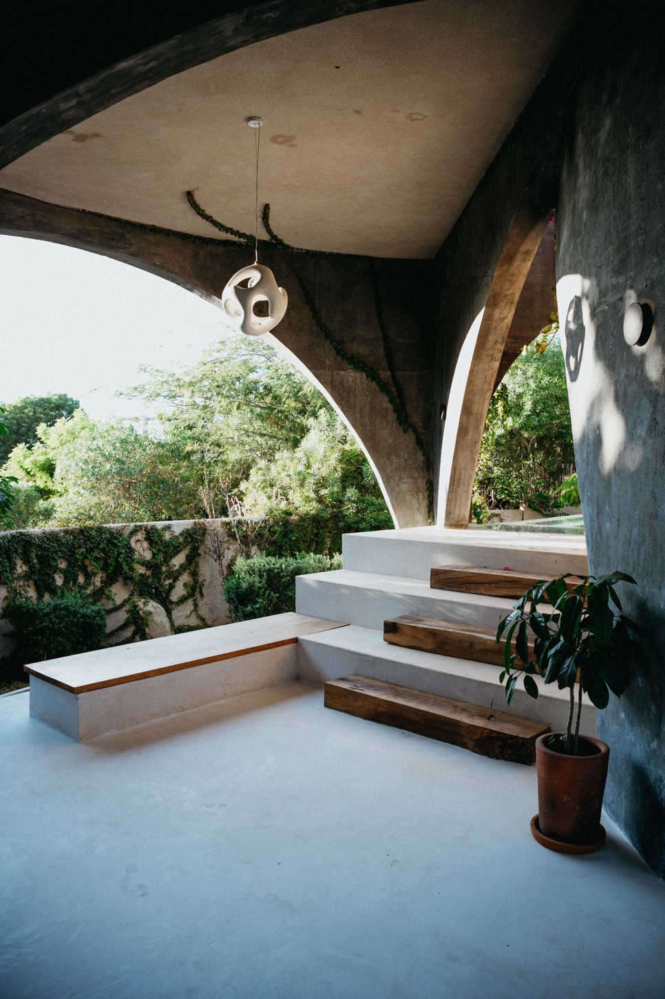외원내각 & 파도! 풍경과 완벽한 조화를 이룬 고효율 주택, Toro House by Estudio Carroll