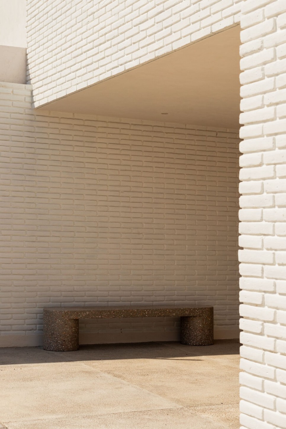 라이트 박스! 중정과 천창으로 쾌적한 주거환경을 구현한 테라스하우스, Casa Cholula by DCTA