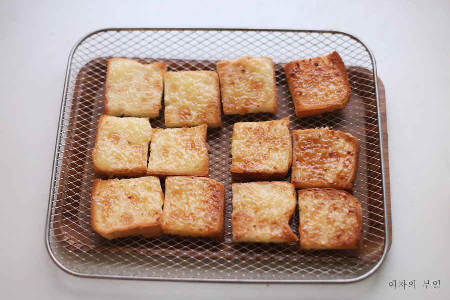 식빵 요리 마늘빵만들기 에어프라이어 마요네즈 마늘빵소스 레시피