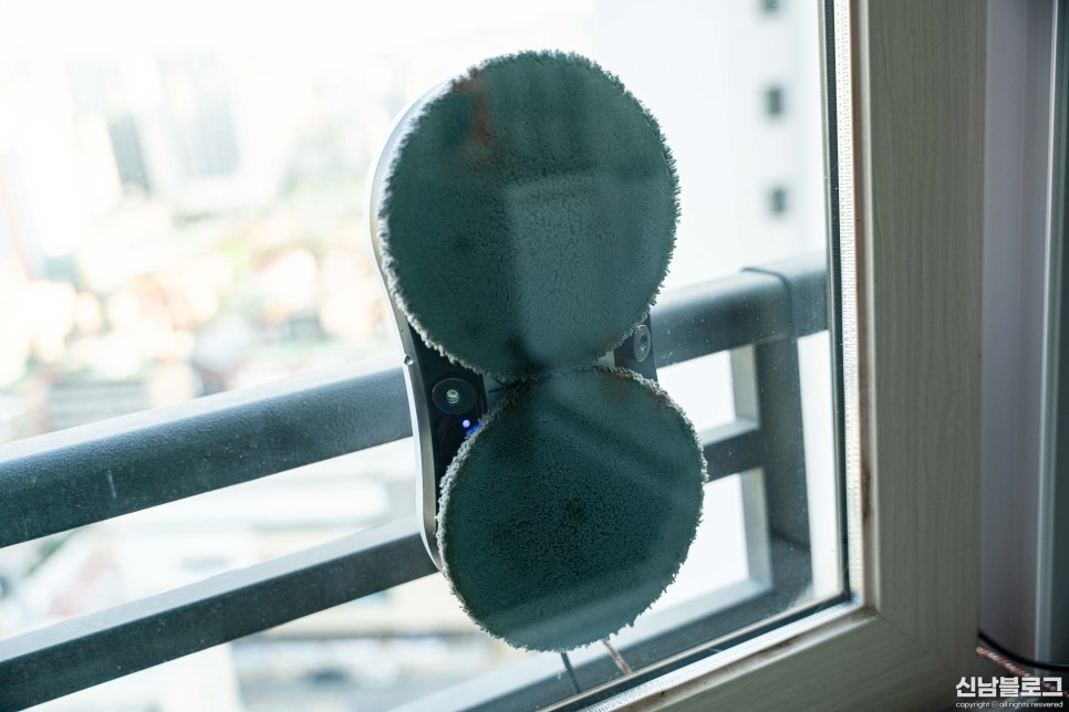 아파트 베란다 유리창 로봇청소기 파워가드 사용 후기