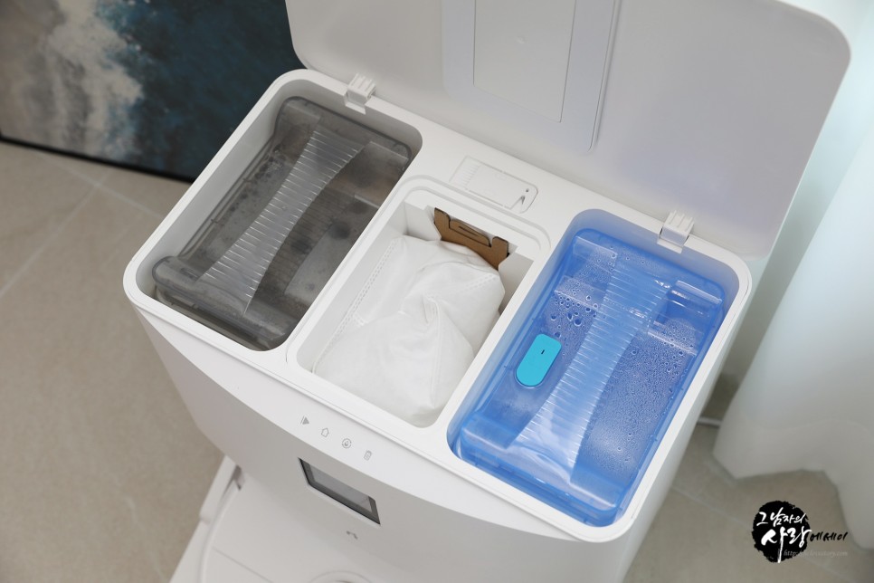 로봇 청소기 추천 물걸레 살균건조 편리해요.