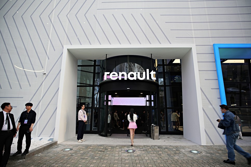 이제 진짜 Renault! 로장주로 새출발하는 르노코리아 누벨 바그 (@르노성수 플래그십 스토어, 아르카나, QM6, 시닉)