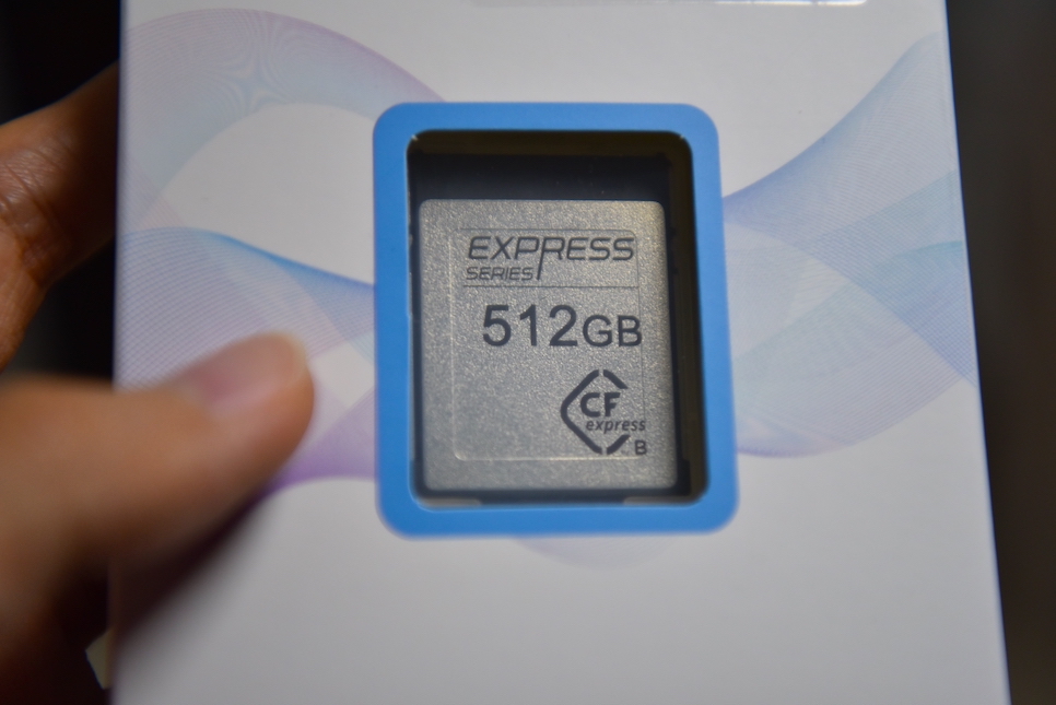 CF익스프레스 카드 노바칩스 EXPRESS 메모리 타입B 512GB임