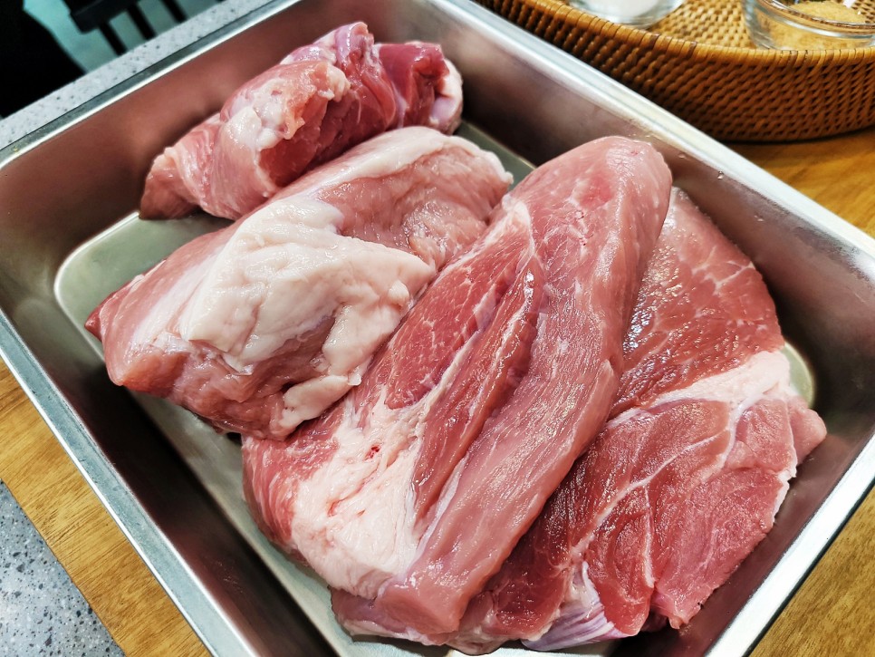 돼지국밥만들기 수육 다대기 양념 돼지뒷다리살요리 생생정보 김인경
