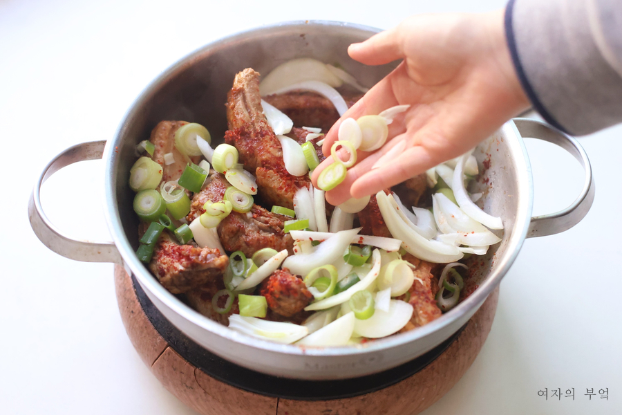 편스토랑 류수영 돼지갈비찜 레시피 양념 매운 돼지 등갈비찜 레시피 만들기