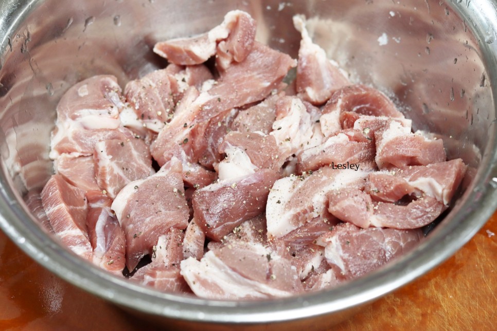 돼지고기 간장조림 목살요리 돼지 목살 양념