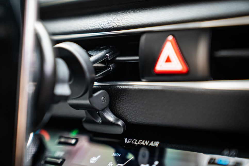 케이안 맥세이프 차량용 거치대 - 내 차에 어울리는 멋진 디자인과 강력한 충전 성능