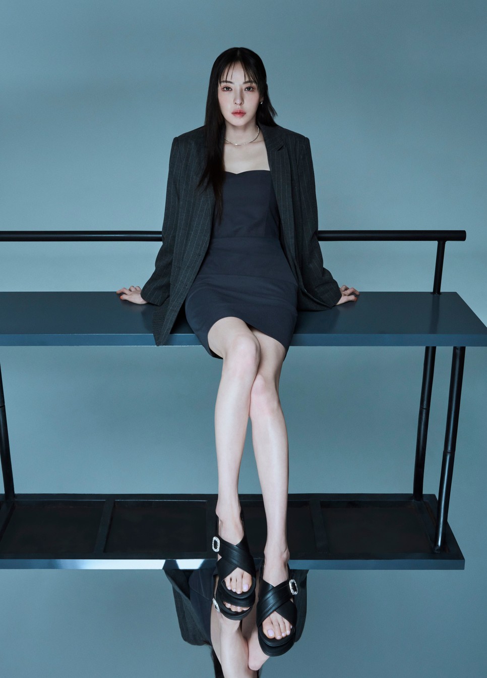 여름 샌들 여성 신발 브랜드 핏플랍! 이다희 화보 패션 속 발편한 샌들 추천