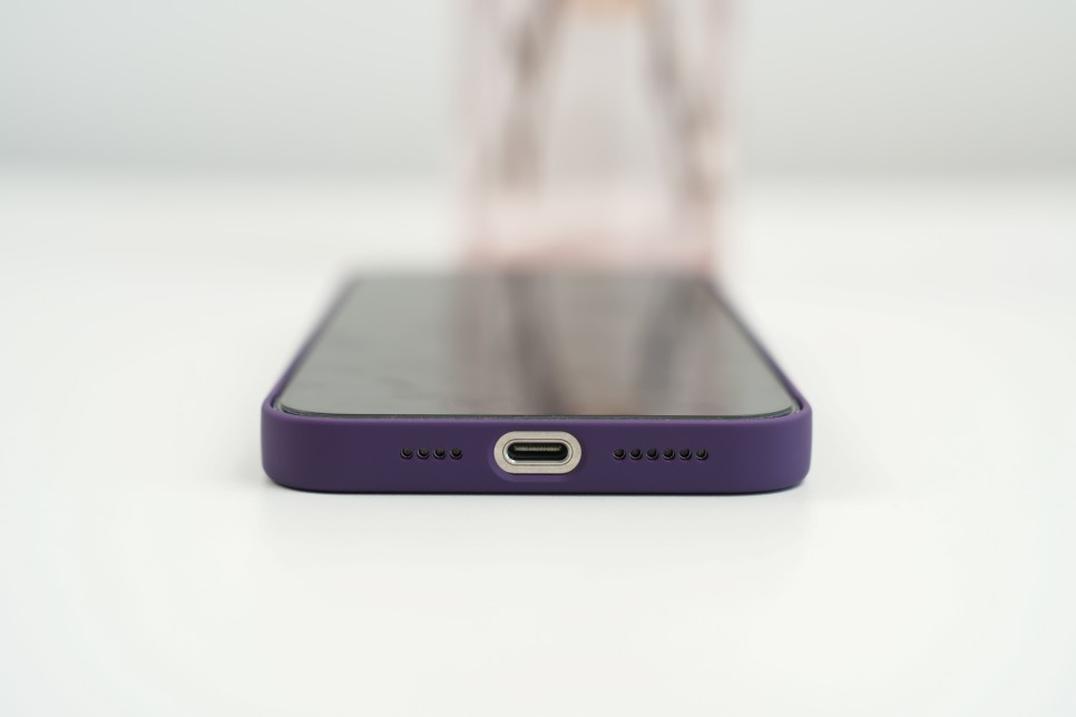 아이폰15 맥세이프 케이스 정품 부럽지 않은 강력한 자력 투명 보다 더 예쁘다
