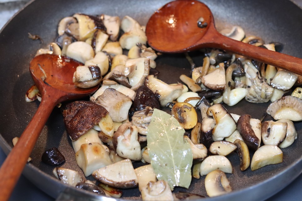 버섯 생크림 크림 파스타 만들기 버섯페스토 소스