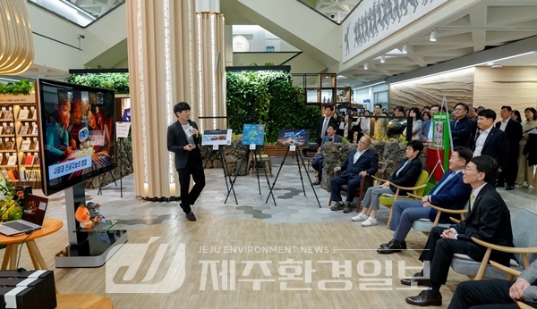 제주도청 본관서 ‘챗GPT가 리스펙! 제주 속 APEC!’ 전시회 개최