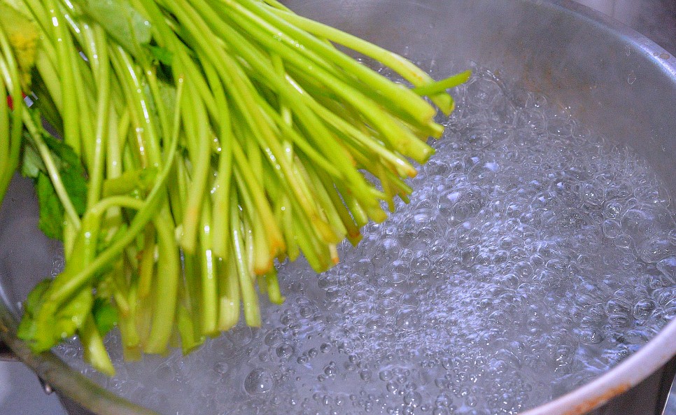 참나물무침 요리 레시피 봄나물반찬 만드는법 나물데치기