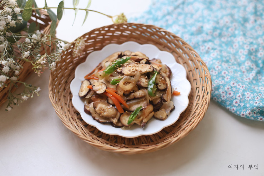 생 표고버섯볶음 만드는 법 레시피 생 표고버섯요리 간단한 밑반찬 만들기