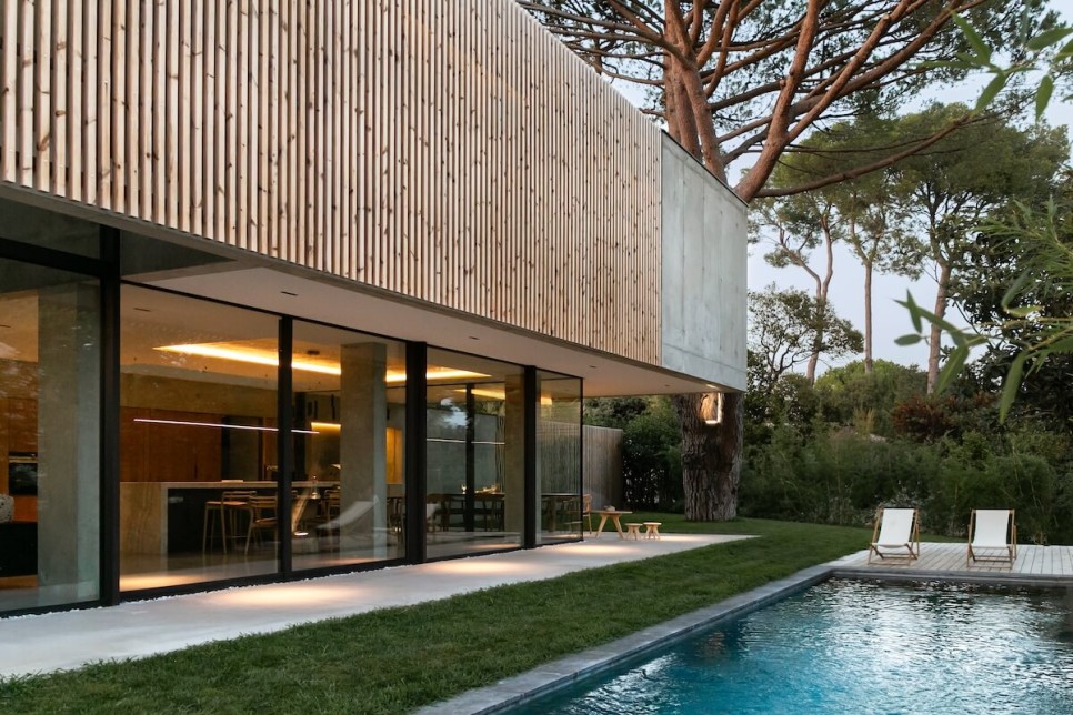 안팎 구분 없이 쓰기 편하게 지은 심플 디자인 하우스, FRI’s House by Brengues Le Pavec architectes
