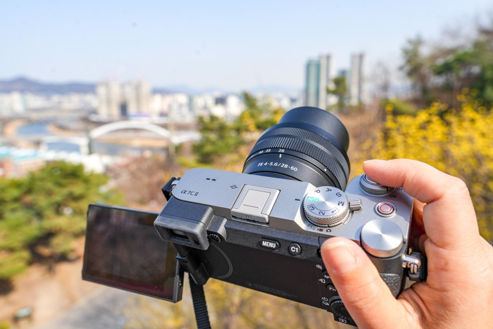 입문용 미러리스 카메라 가벼운 소니 A7C2 여행카메라 추천