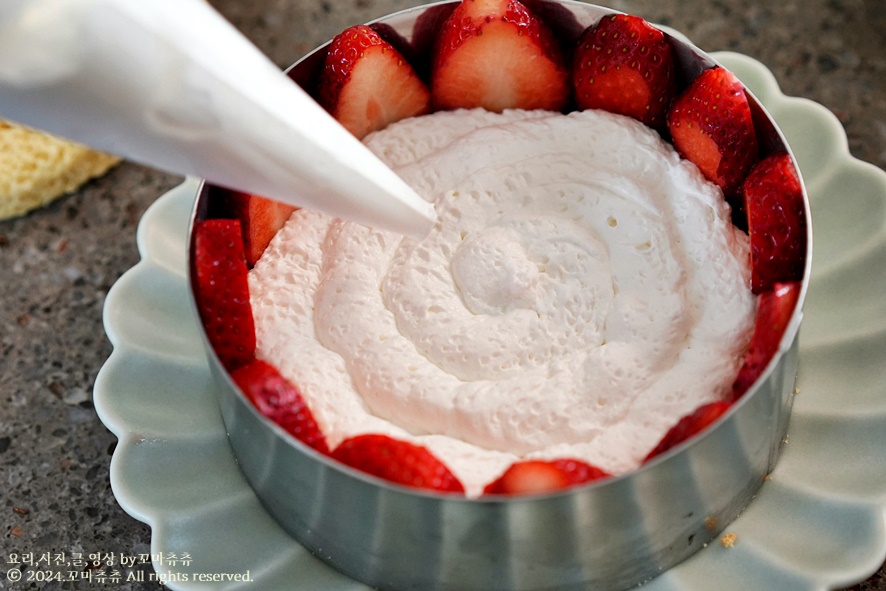 딸기 생크림 케이크 만들기 맛있는 베이킹 재료