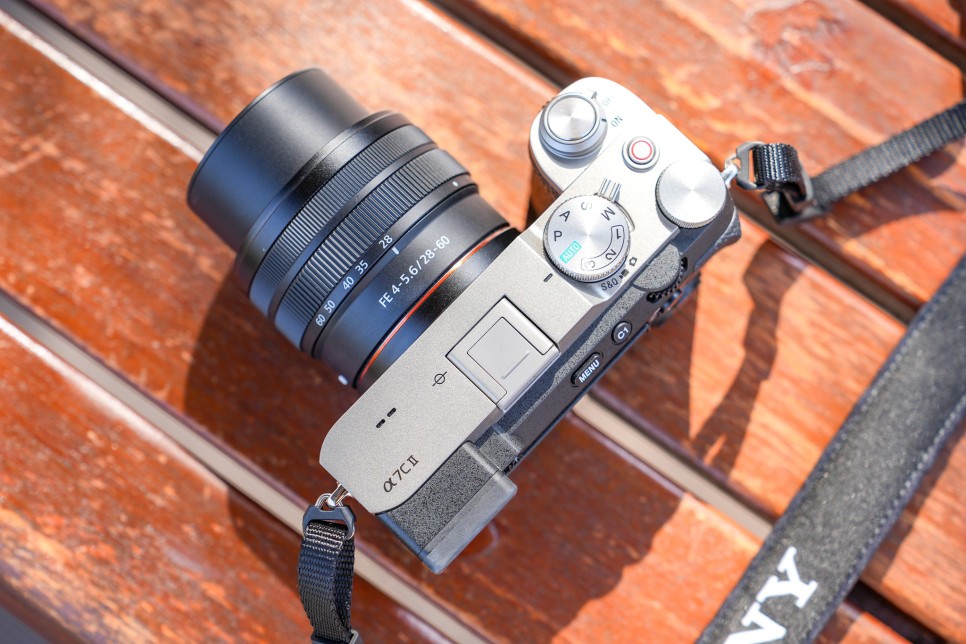 입문용 미러리스 카메라 가벼운 소니 A7C2 여행카메라 추천
