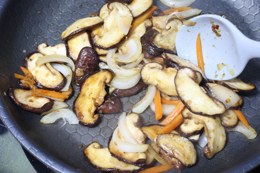 생 표고버섯볶음 만드는 법 레시피 표고버섯 요리