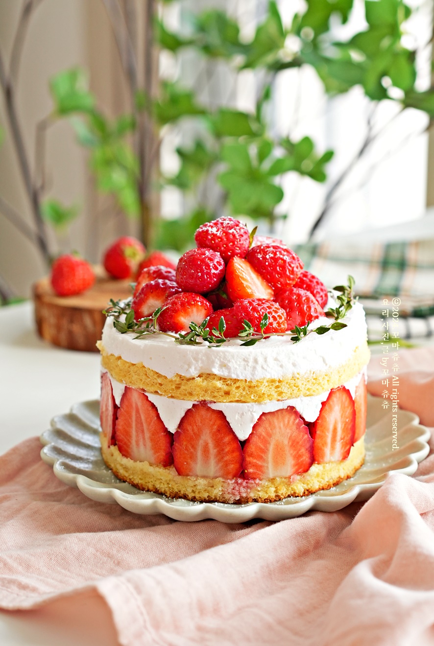 딸기 생크림 케이크 만들기 맛있는 베이킹 재료