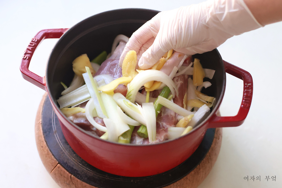 돼지고기 삼겹살 수육 맛있게 삶는법 쌍화탕 무수분 돼지 수육삶는시간