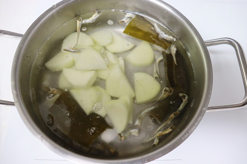 맑은 콩나물국 끓이는법 간단한 감자 콩나물국 레시피 아침국 종류